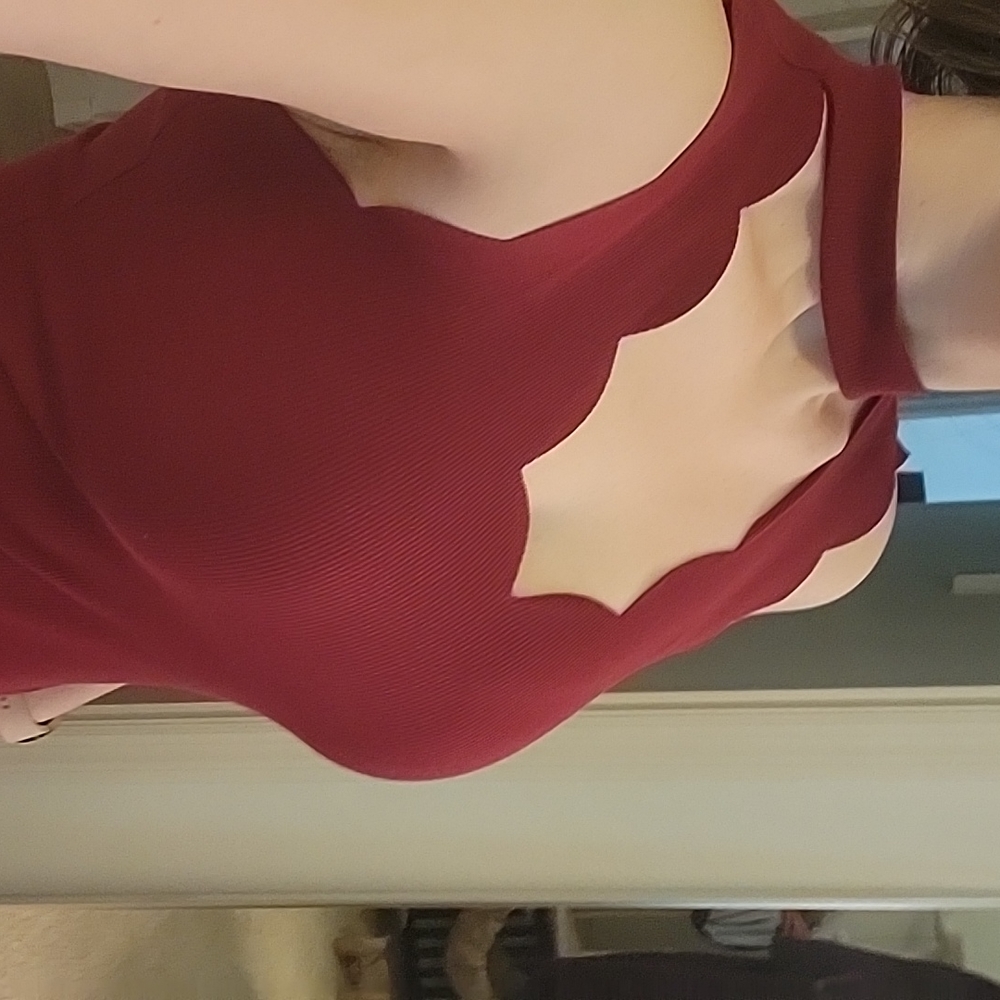 Red scalloped shirt M